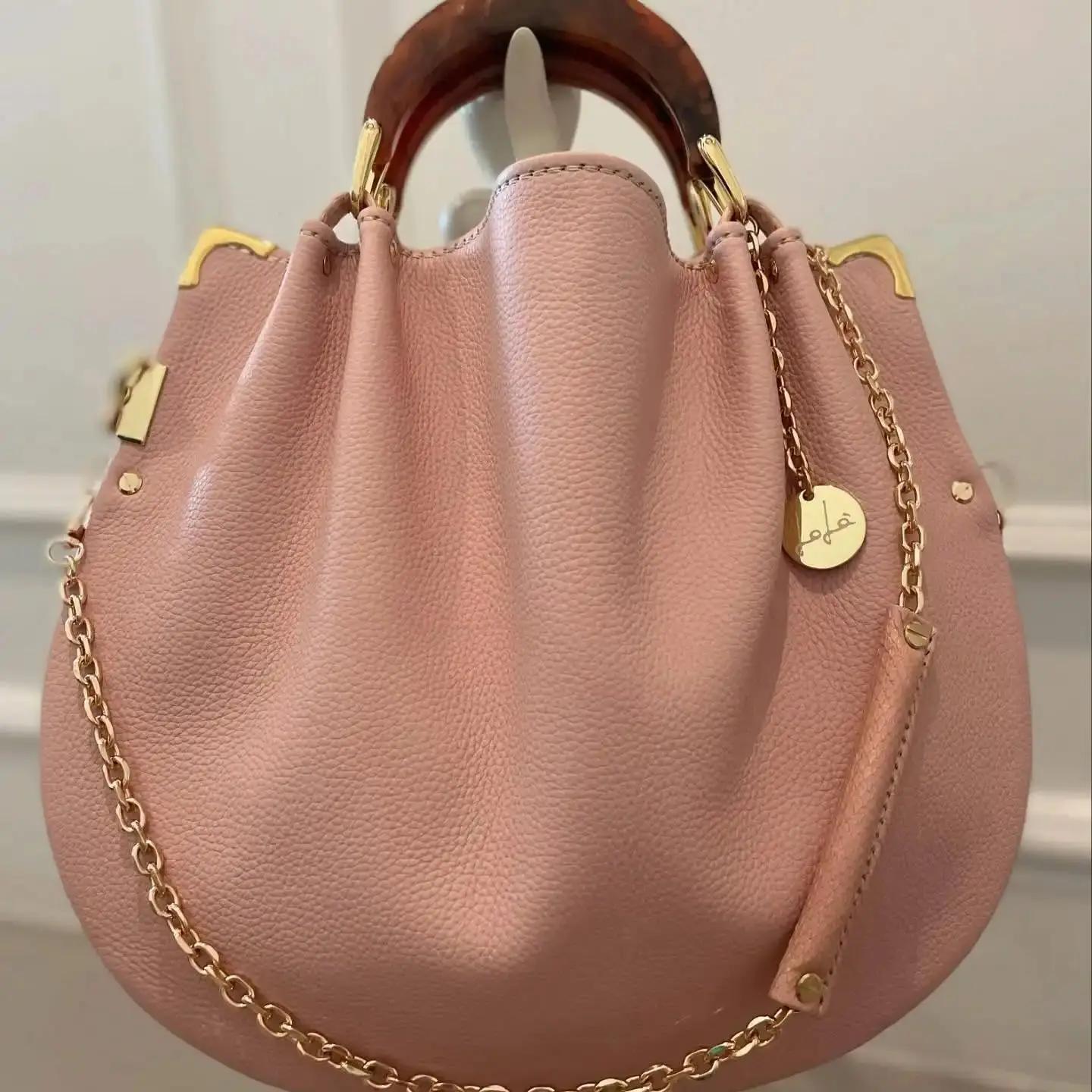 Perdu dans les détails vintage et le sac en cuir artificiel à bandoulière fendue avec doubles poigné