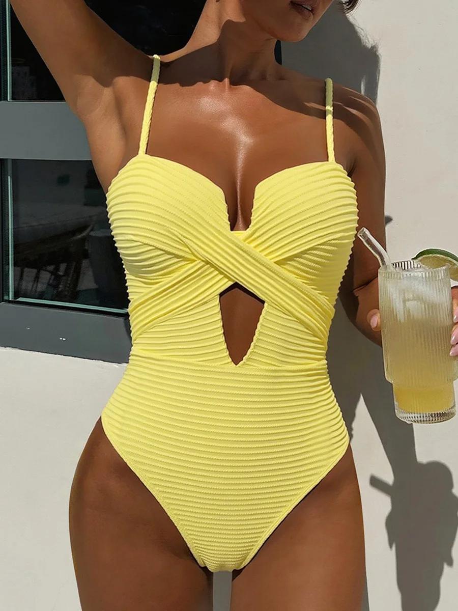 Monokini femme 2026 à bonnets sculptés et coupe haute - Maillot de bain une pièce froncé plage