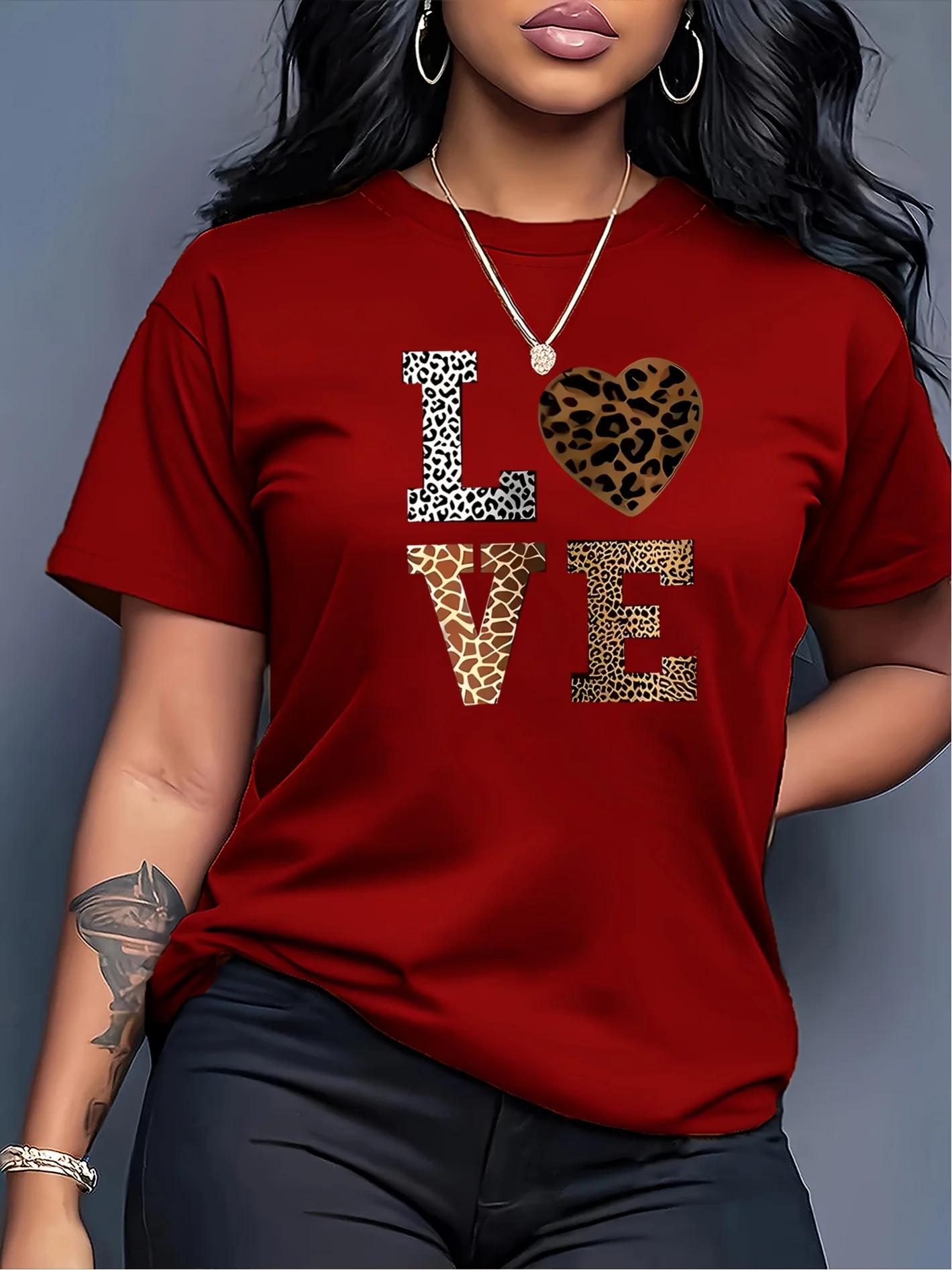 T-shirt décontracté à col rond et manches courtes, motif cœur léopard blanc « Love »