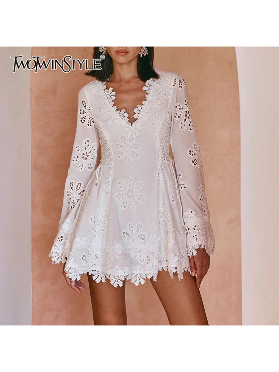 TWOTWINSTYLE solide évider Mini robes pour femmes col en V longue sans manches taille haute tempéram