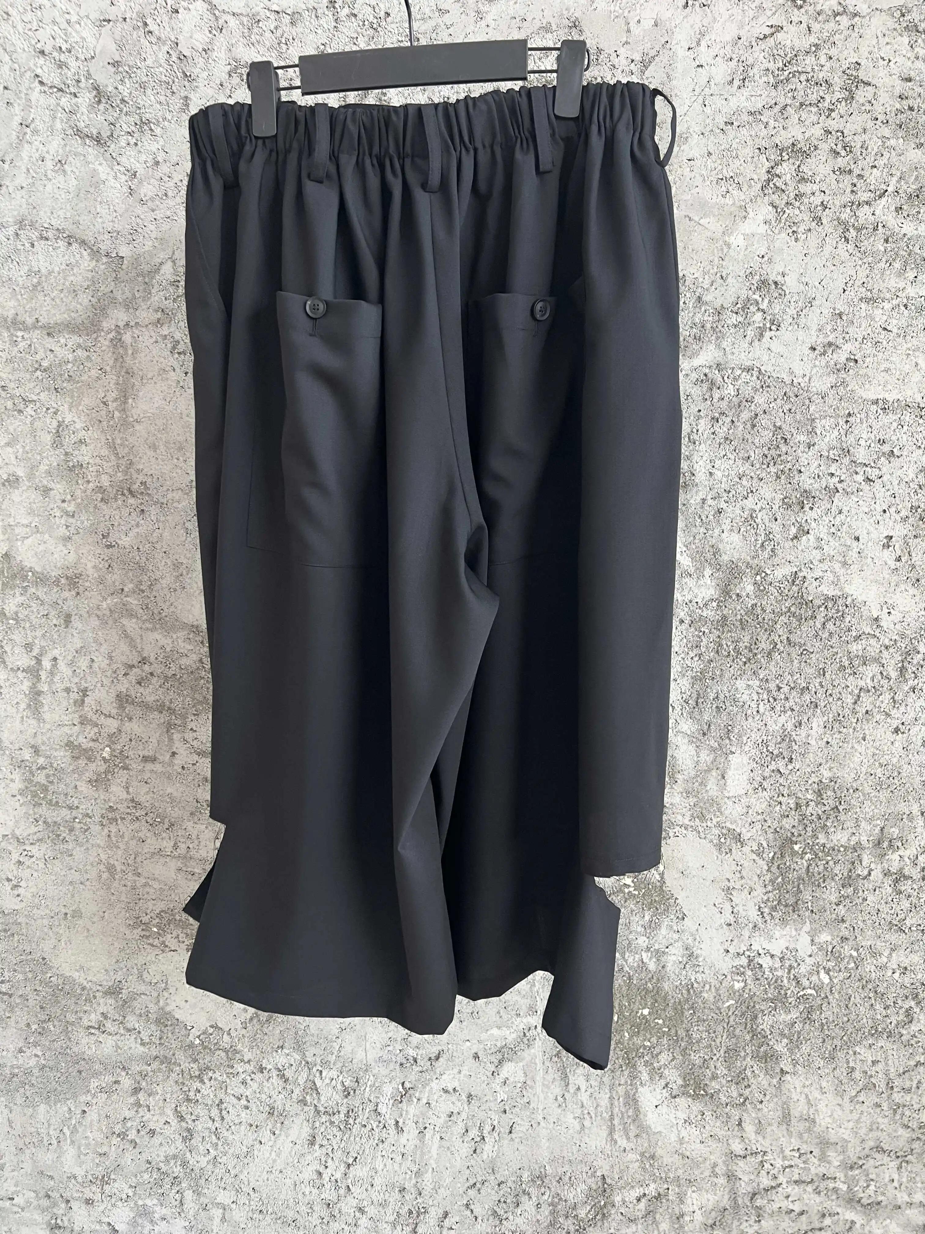Bermuda en laine TOP-YAMAMOTO, une niche de style japonais avec un vêtement de travail à taille étir