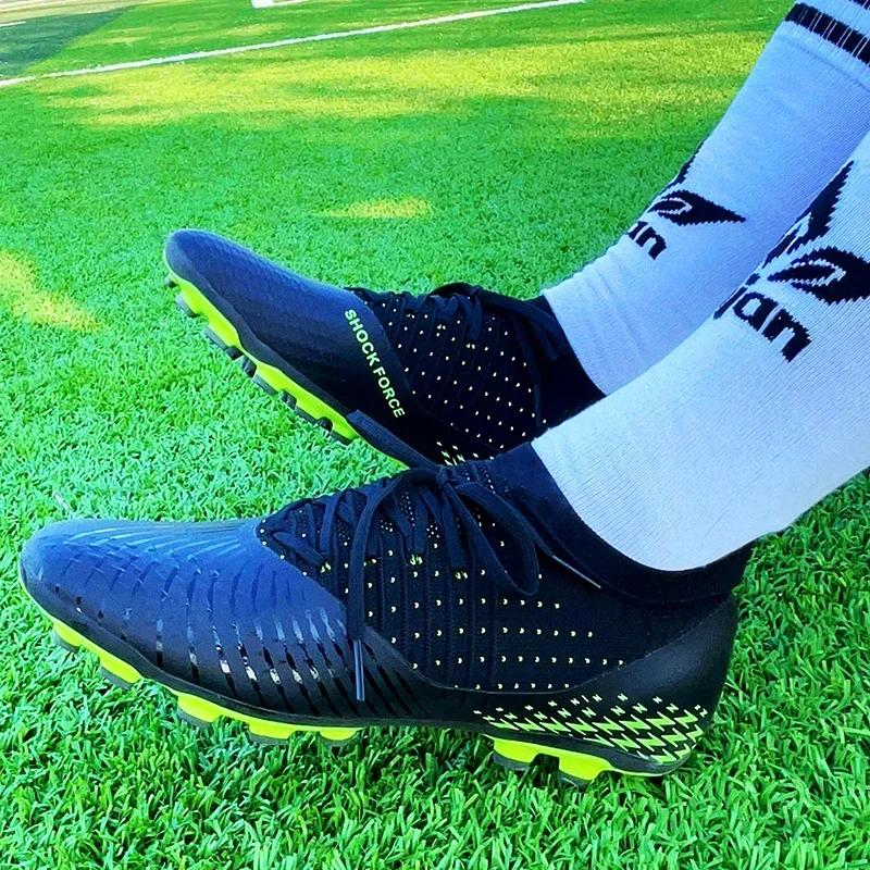 Crampons de football de compétition respirants et confortables à pointes pour l'entraînement et les 