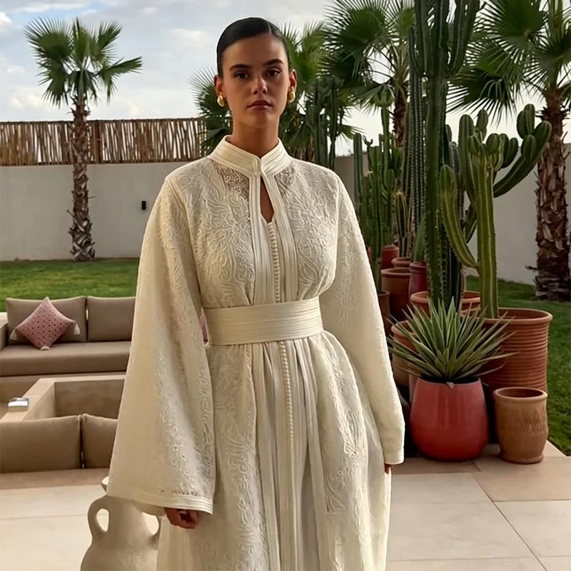 Caftan Abaya marocain blanc de luxe brodé pour femmes, robe longue à manches longues avec ceinture, 