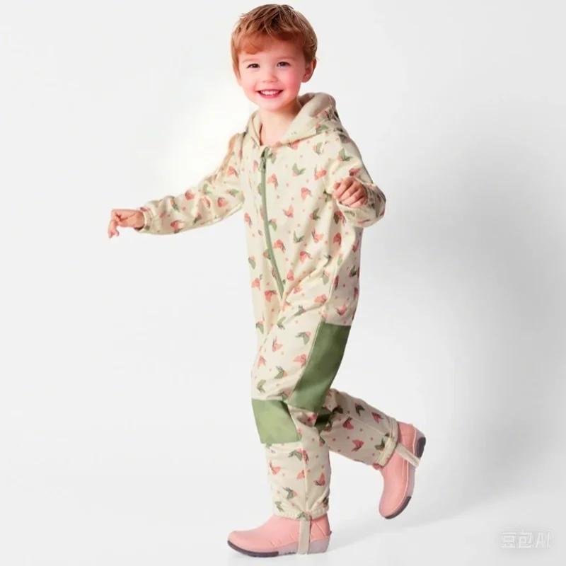 Les combinaisons d'extérieur à coque souple pour enfants sont imperméables et respirantes en polaire