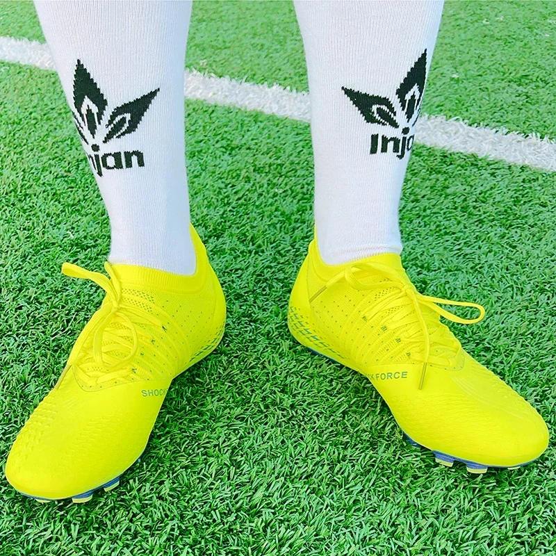 Crampons de football de compétition respirants et confortables à pointes pour l'entraînement et les 