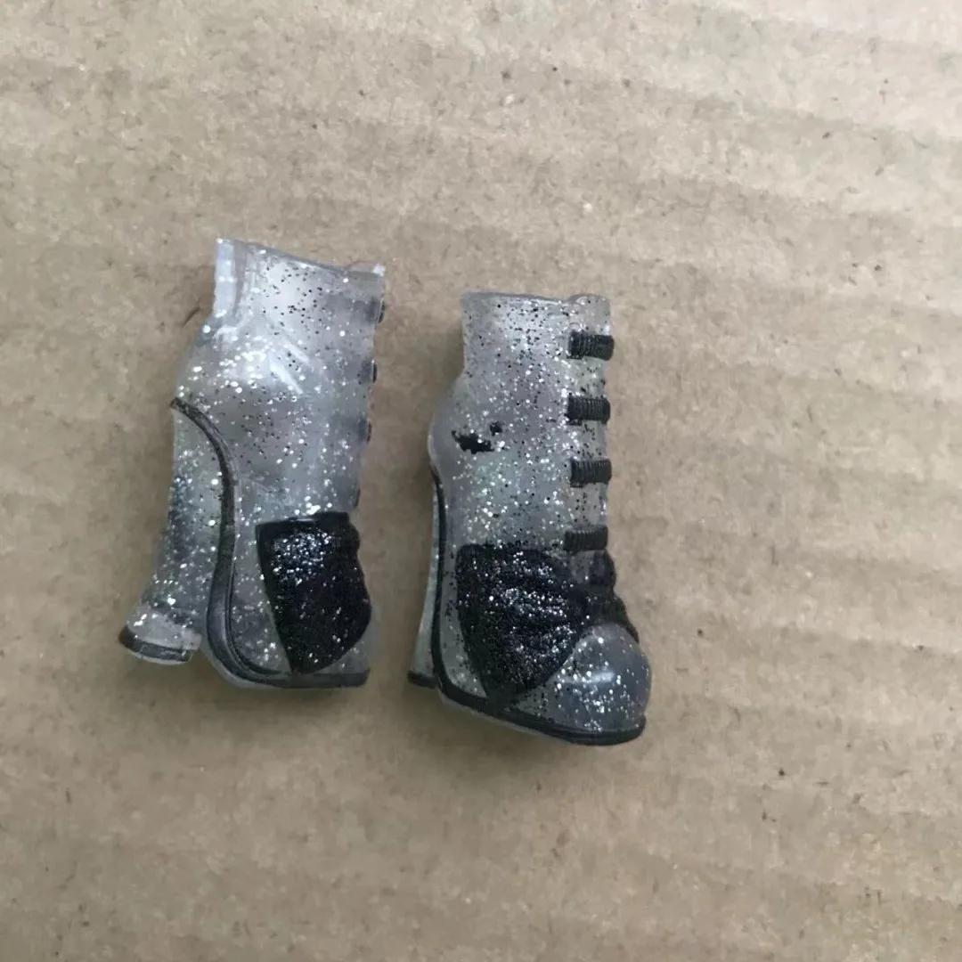 Chaussures originales pour mains de poupée, bottes, boucles d'oreilles, décors de remplacement, main