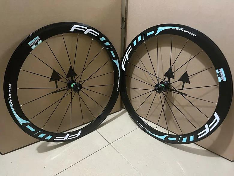 Roue vélo route 700C jante alliage 30/40/50mm frein disque V brake axe traversant moyeu central