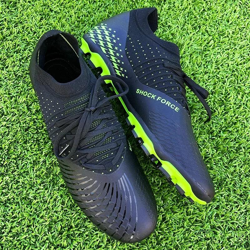 Crampons de football de compétition respirants et confortables à pointes pour l'entraînement et les 