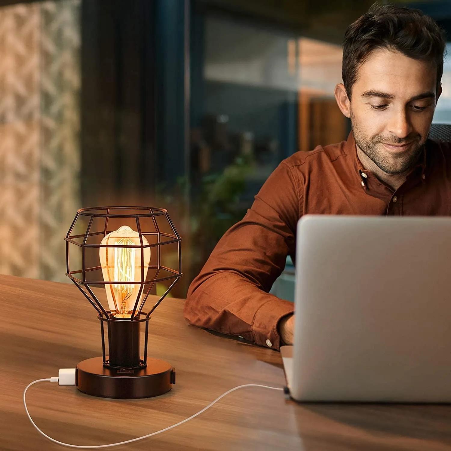 Petite lampe de table industrielle avec port de charge USB, lampe de bureau vintage avec prise pour 