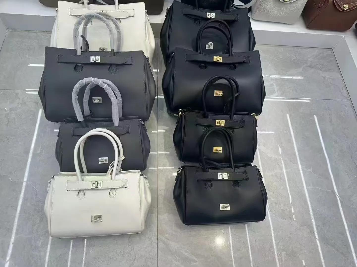 Sac à bandoulière de luxe grande capacité en cuir noir de haute qualité avec fermoir argenté/doré, s