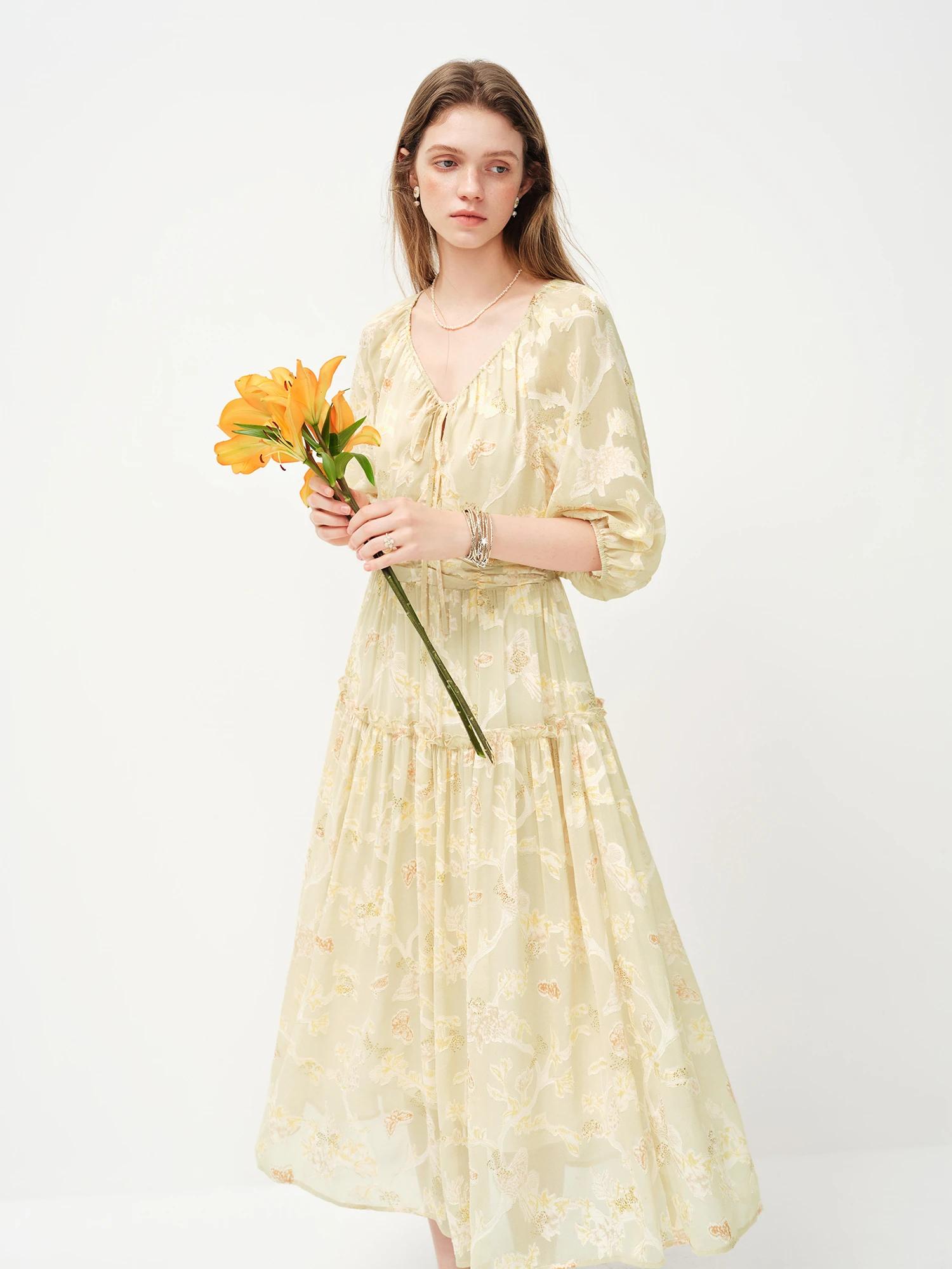Robe florale brodée texturée éthérée pour femme FSLE 2026 - Longueur midi inspirée du muguet pour le