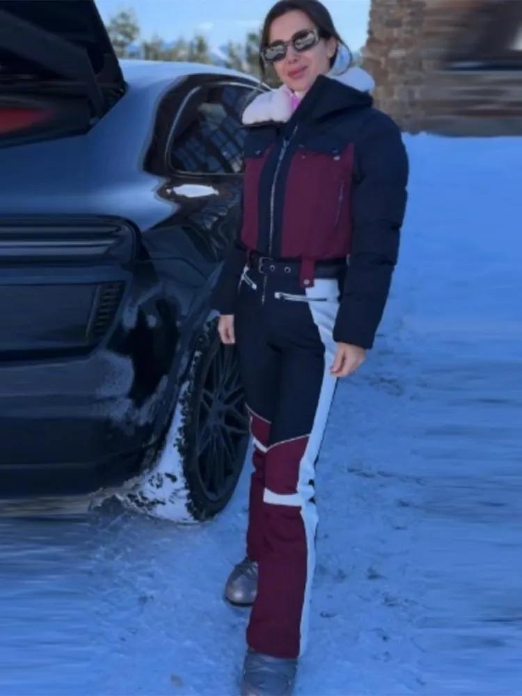 Combinaison de ski chic à blocs de couleur avec fermeture éclair et ceinture, manches longues, panta