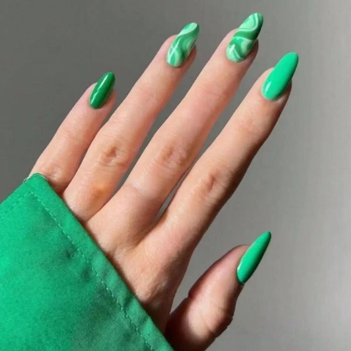 24 faux ongles en amande mi-longs avec motif rayé bleu, à presser, pour femme, amovibles, couvrance 