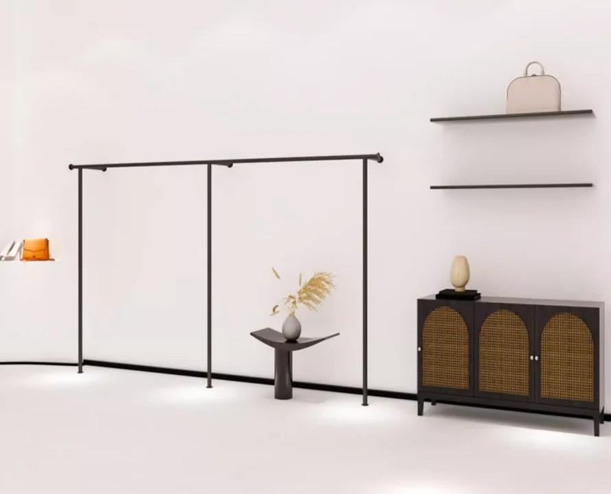 Présentoir mural pour magasin de vêtements