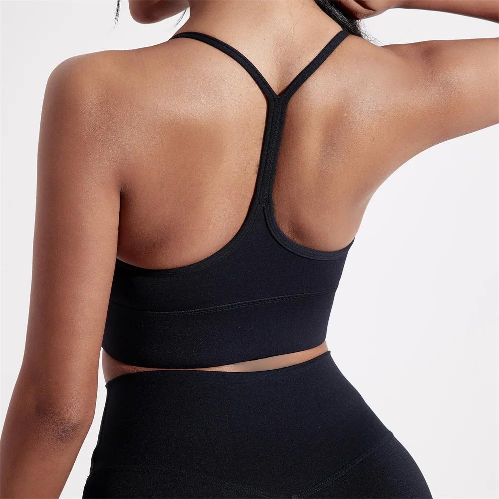 Soutien-gorge de sport pour femmes couleur unie - Haut doux et serré avec coussinet de poitrine pour le jogging et le yoga
