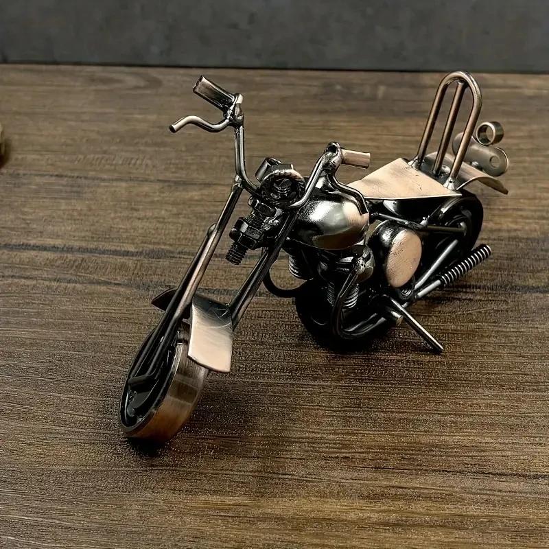 Sculpture de moto en fer vintage