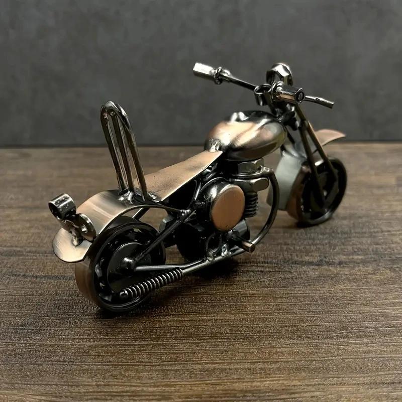 Sculpture de moto en fer vintage