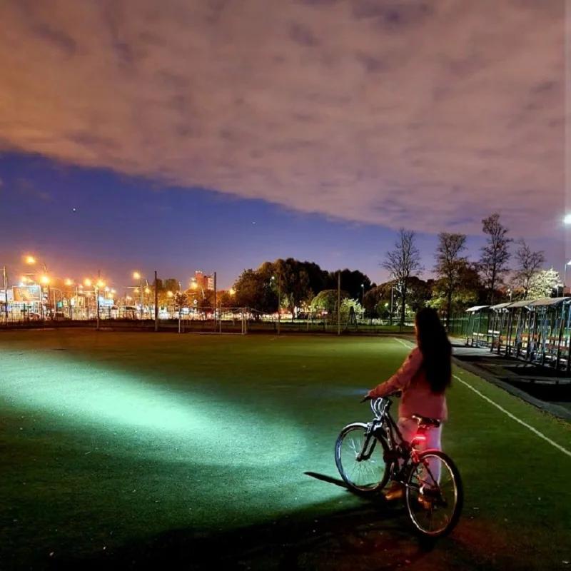 NATFIRE NGTR60 Lampe de vélo puissante avec affichage de données en temps réel OLED, phare de vélo r