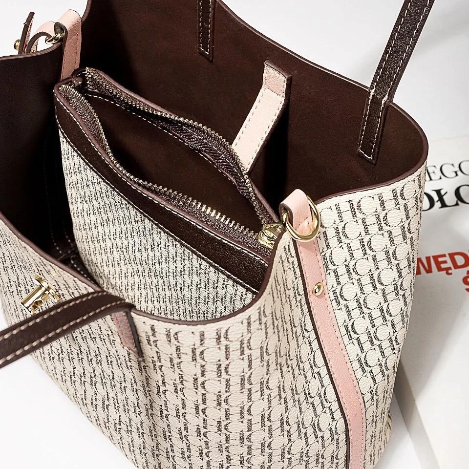 Sac fourre-tout CH Exquisite Monogram avec accroche-cadenas, bretelles de qualité supérieure, coutur