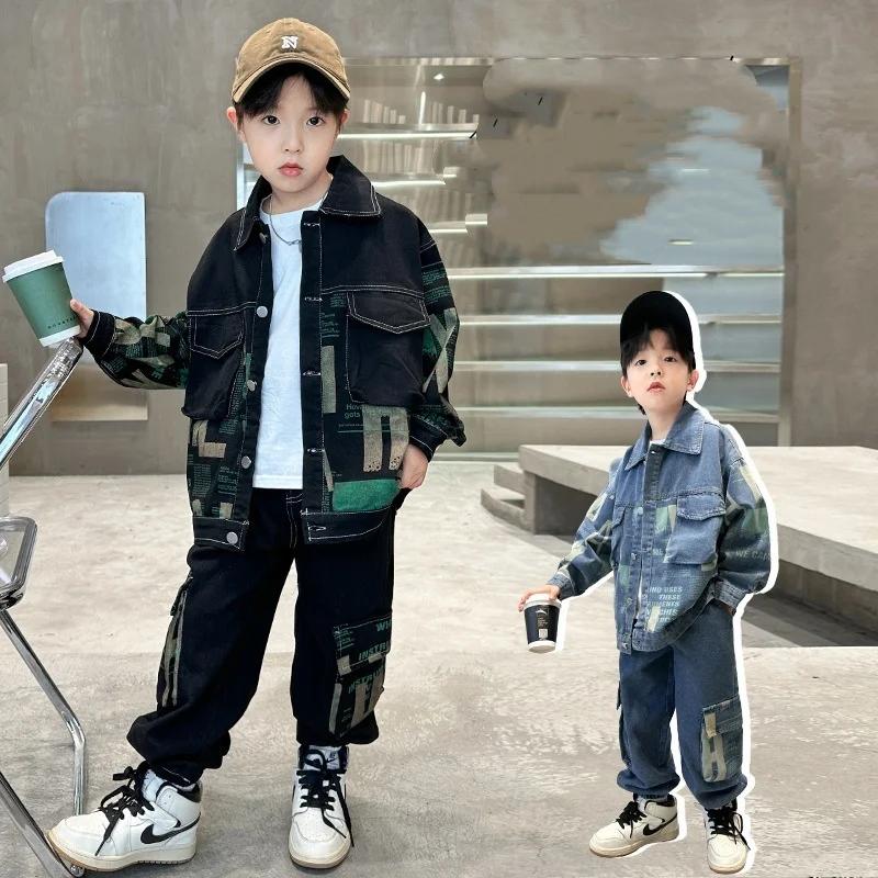Nouvel ensemble en jean pour garçons 2026 : Veste tendance imprimée lettres et pantalon cargo – Tenu