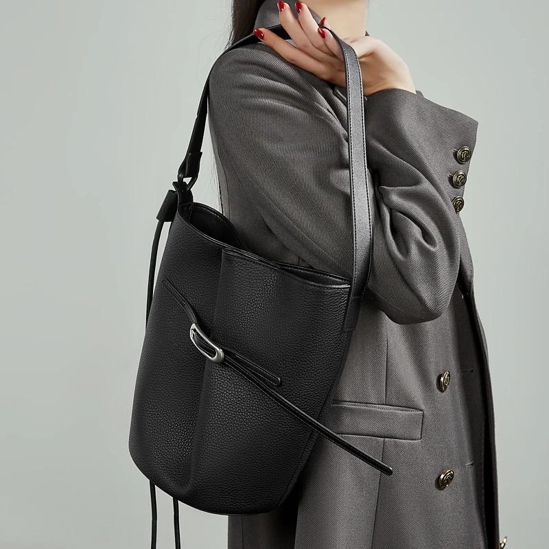 BURMINSA Sacs seau de luxe en cuir véritable pour femmes, sacs à bandoulière minimalistes de créateu