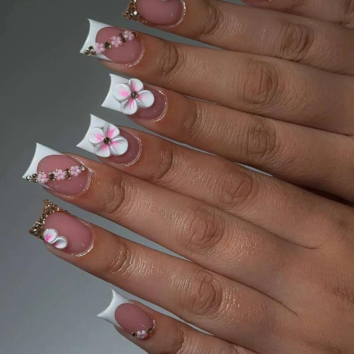 24 pièces Simple blanc français faux ongles Art mignon fleur conception ongles conseils strass court