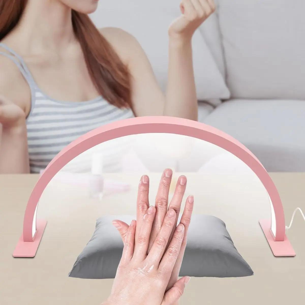La lampe à ongles en forme de croissant (1 pièce) a une luminosité et une température de couleur rég
