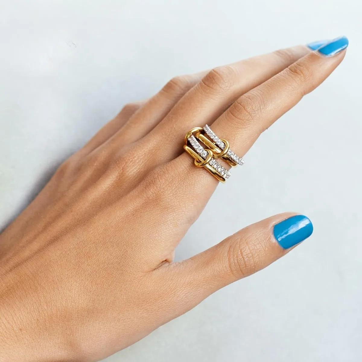 Une Niche bague de bijoux en cuivre bicolore à quatre anneaux, hypoallergénique, Style Ins, artefact