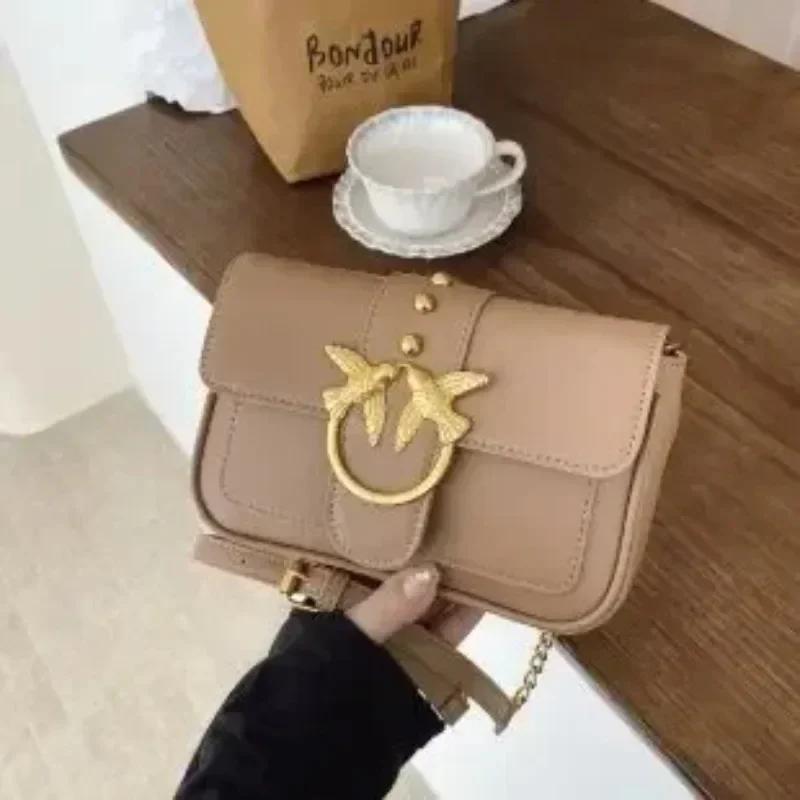 Sac à langer, élégant, unique et luxueux, conçu par une marque, pour femme, au style élégant et clas