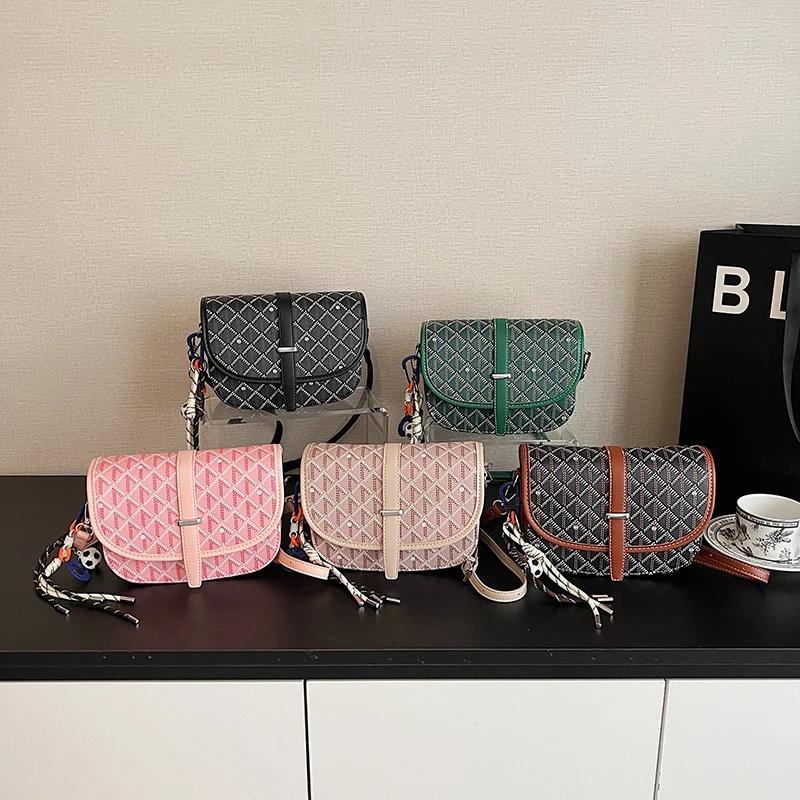 Sac seau élégant en Faux cuir pour femmes, fermeture à cordon avec détail de pompon, taille compacte