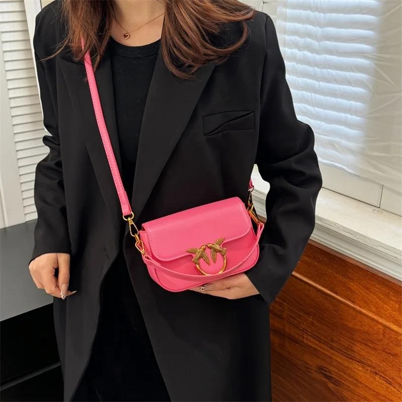 Mini sac à bandoulière élégant rétro avec chaîne de luxe, minimaliste pour les achats décontractés,