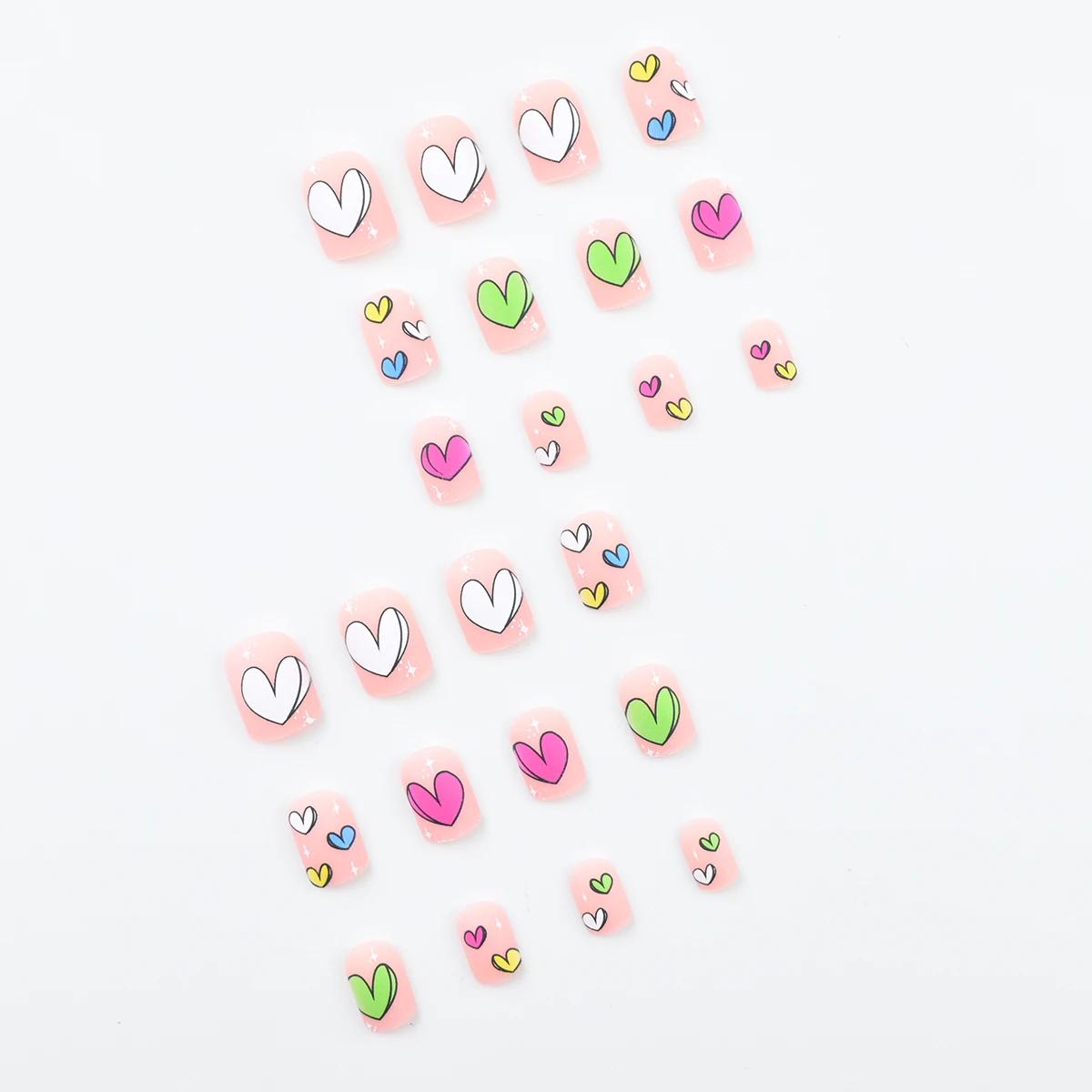 24 pièces faux ongles carrés courts mats, conception de coeur coloré couverture complète presse sur