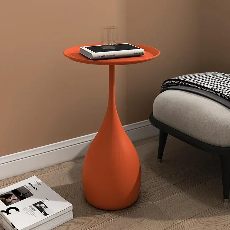 Table d'appoint élégante en métal, design moderne pour salon et chambre à coucher, fonctionnelle com