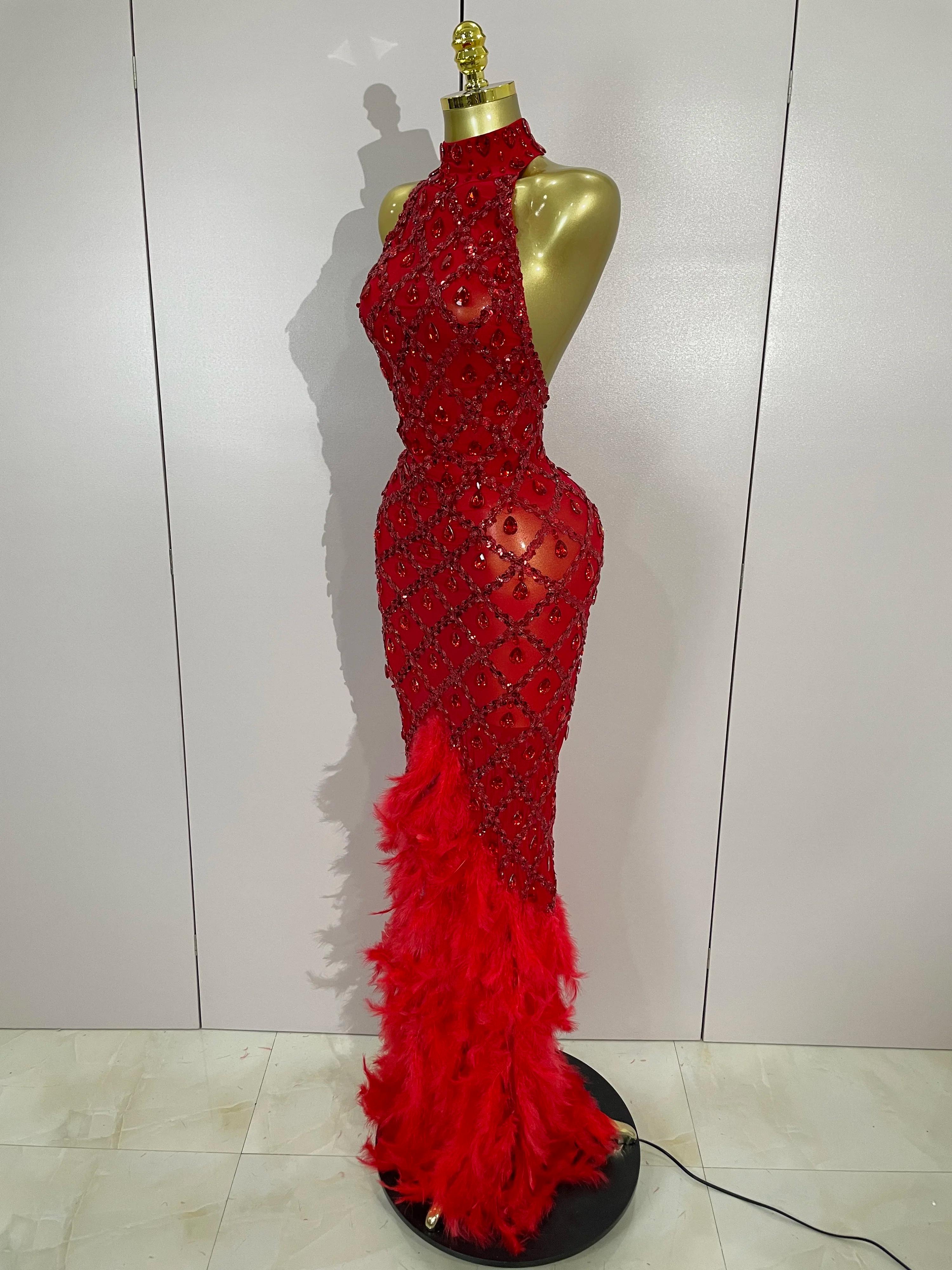 Luxe brillant rouge strass plume Sexy maille voir à travers longue robe femmes anniversaire soirée d