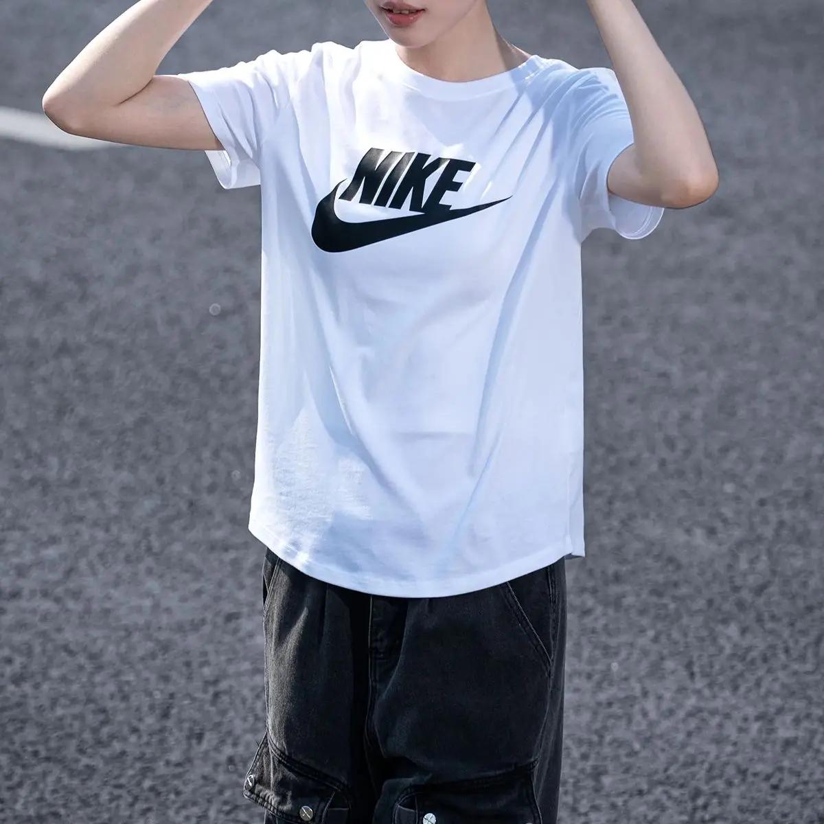 Nike T-Shirt femme Essntl Icn Ftra col rond ample manches courtes respirant décontracté demi manches