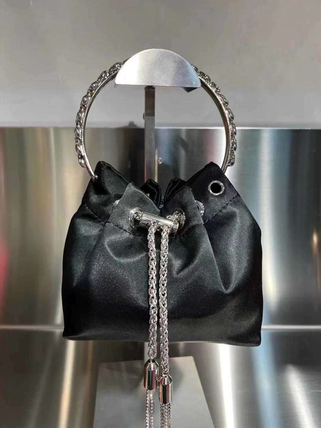 Sac à main de luxe avec diamants scintillants et pompon pour femme, bague en métal, pochette de fête