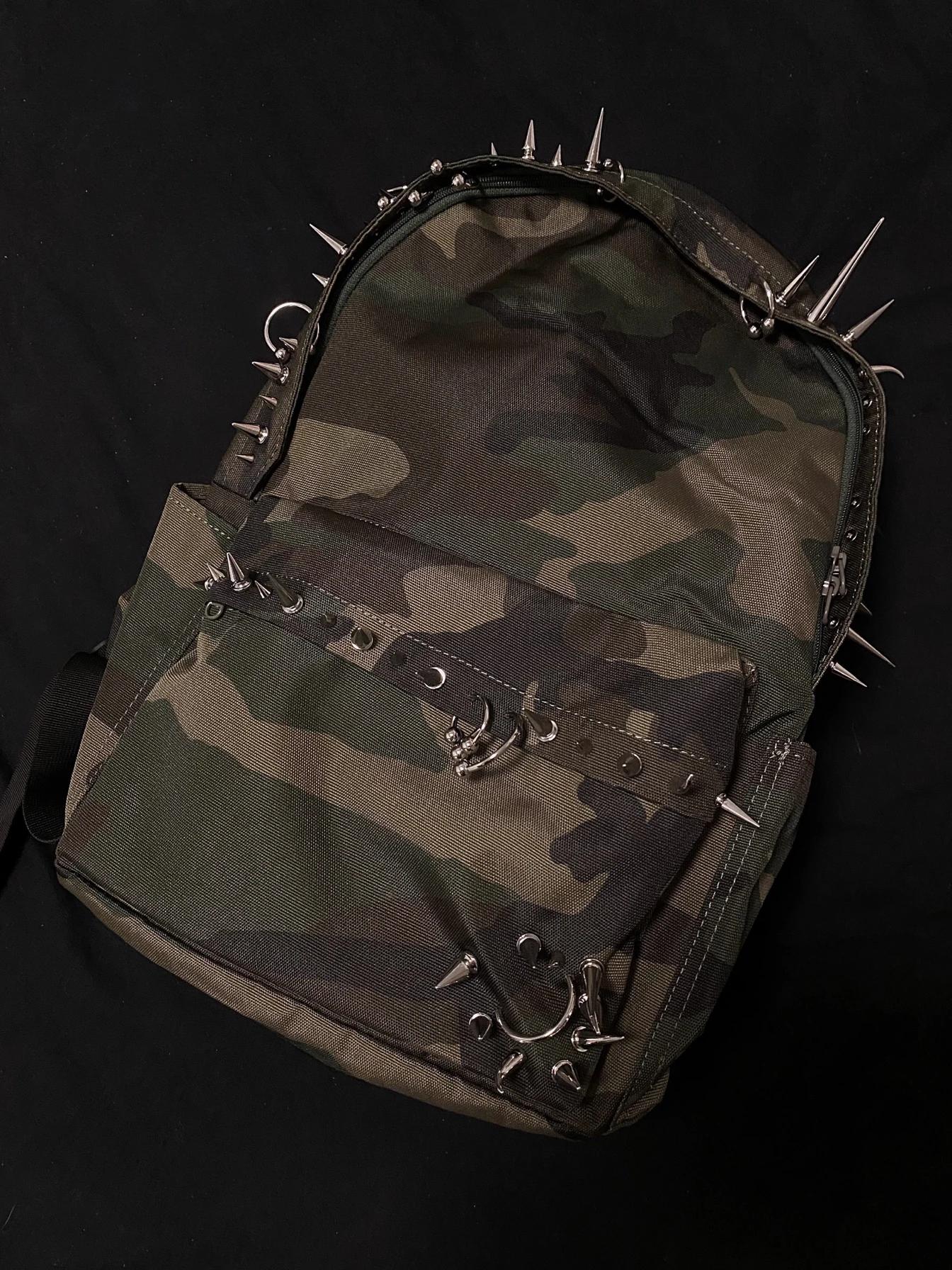 Sac à dos imprimé camouflage à rivets punk pour hommes et femmes, sac à dos conçu à la mode