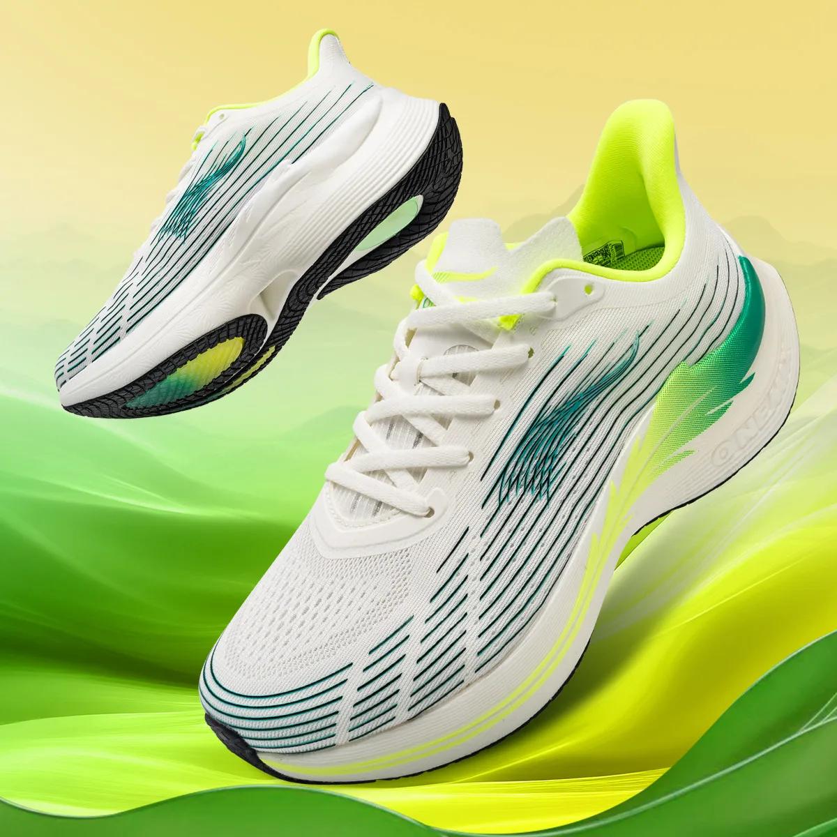 ONEMIX hommes chaussures de course pour hommes respirant maille athlétisme chaussures de marche roug