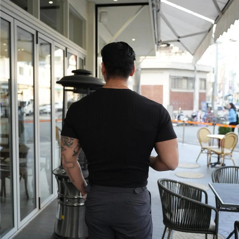 T-shirt moulant à manches courtes pour hommes, haut athlétique décontracté à manches courtes, vêteme