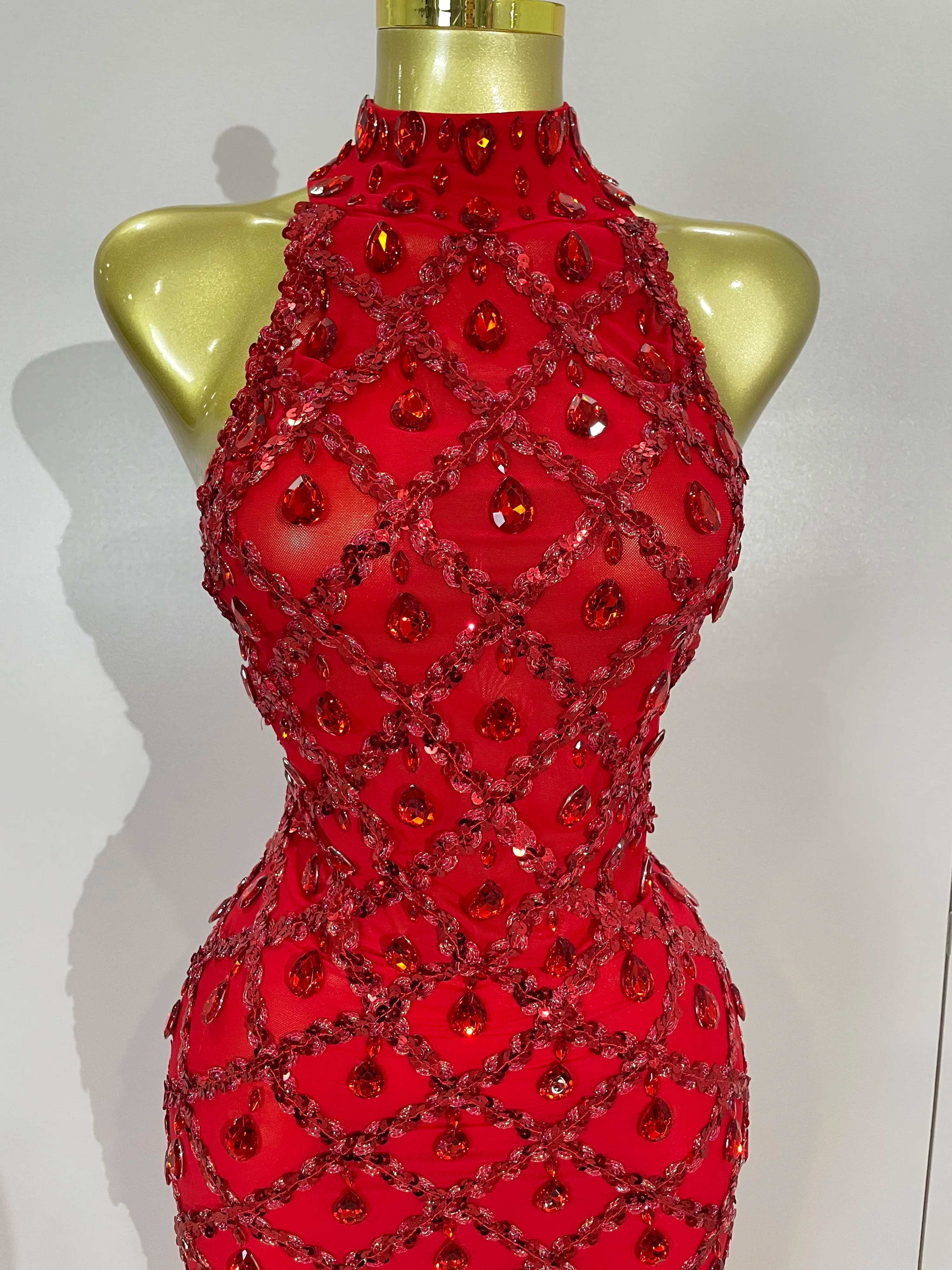 Luxe brillant rouge strass plume Sexy maille voir à travers longue robe femmes anniversaire soirée d