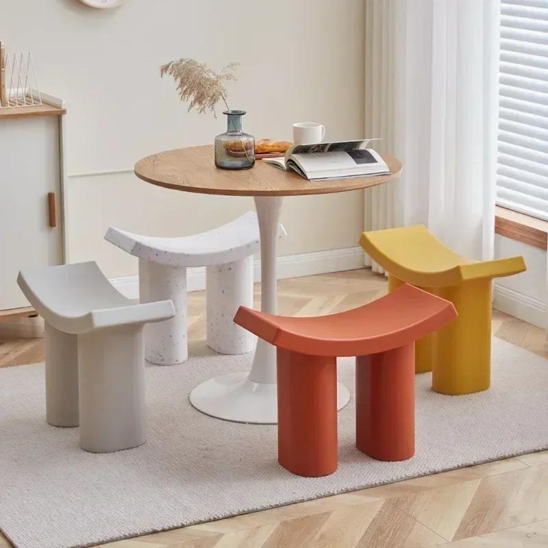 Tabourets à langer en plastique pour salon, petit tabouret incurvé pour la maison, Table basse moder