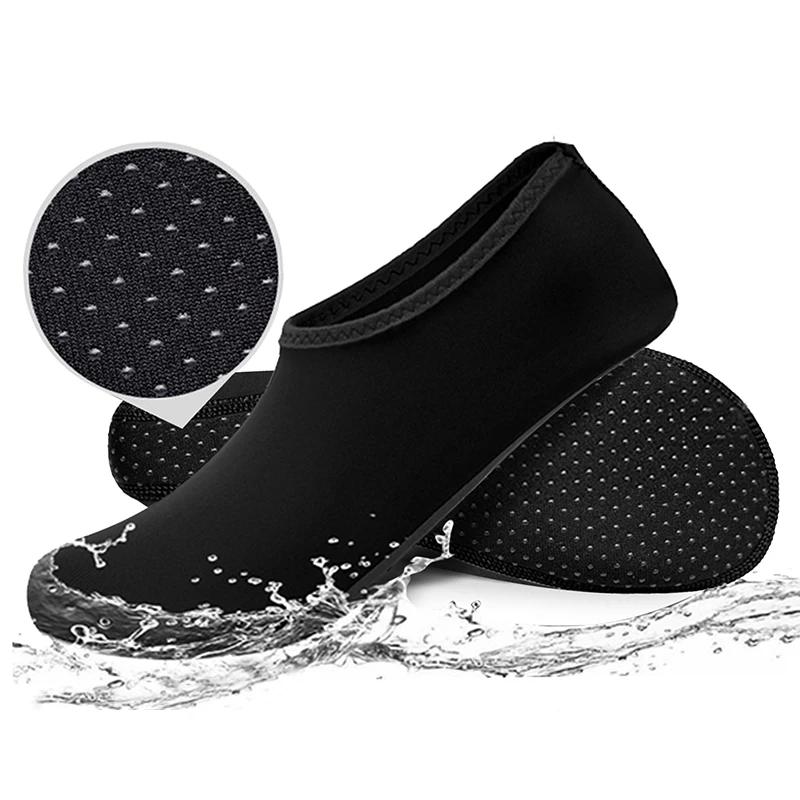 Une paire de chaussettes d'eau à séchage rapide unisexe, plusieurs couleurs, chaussures d'eau confor