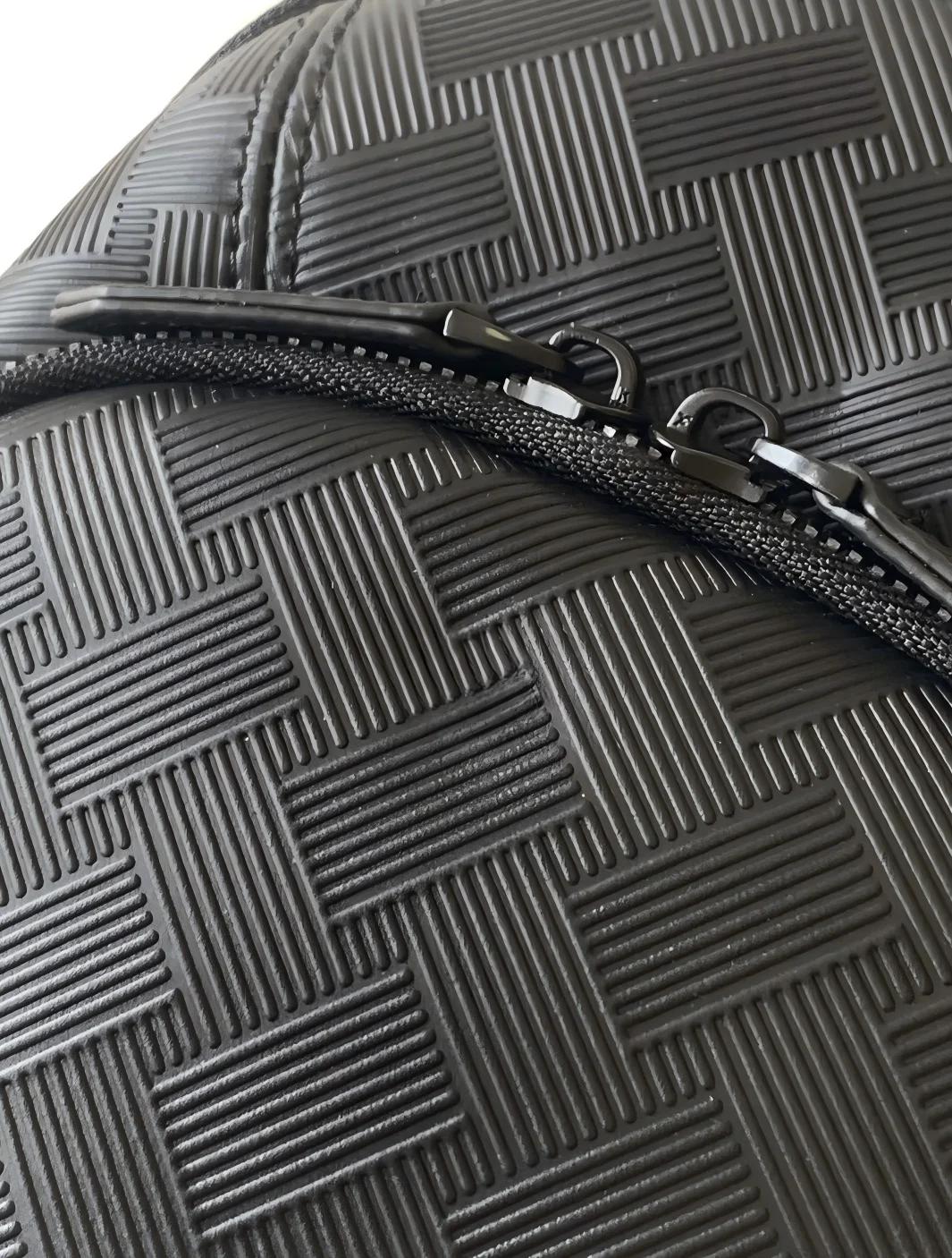 Sac de poitrine classique en cuir grainé pour homme, sac bandoulière durable en cuir de veau
