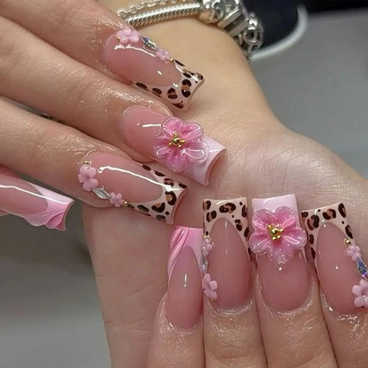 24 pièces Simple blanc français faux ongles Art mignon fleur conception ongles conseils strass court