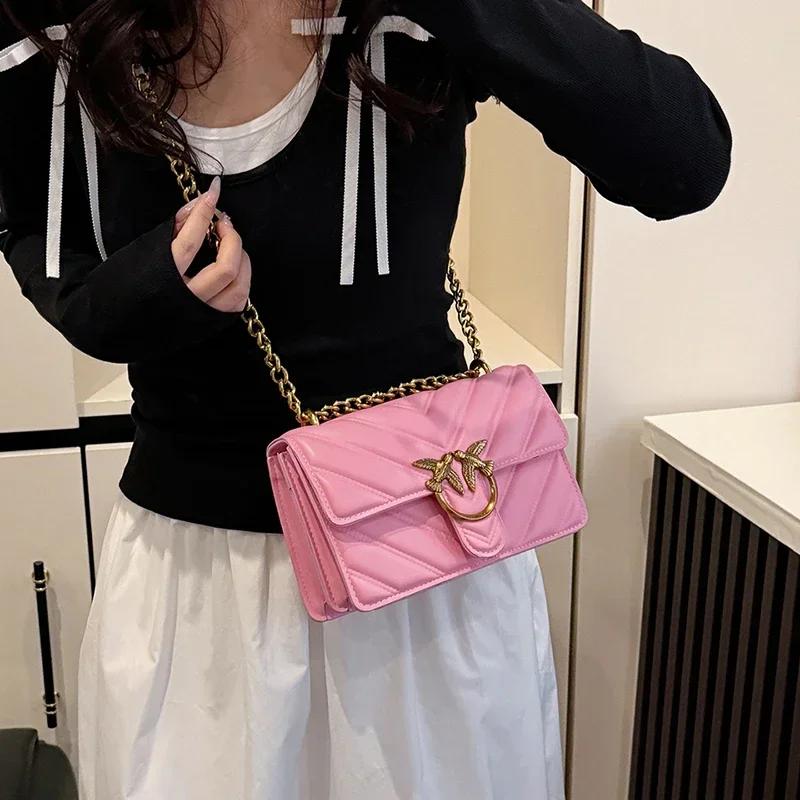 Sac bandoulière moderne en toile pour femme, matériau robuste, sangle réglable, adapté aux essentiel