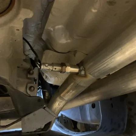 Lumière de moteur claire-installation d'un convertisseur catalytique d'échappement de voiture, capte