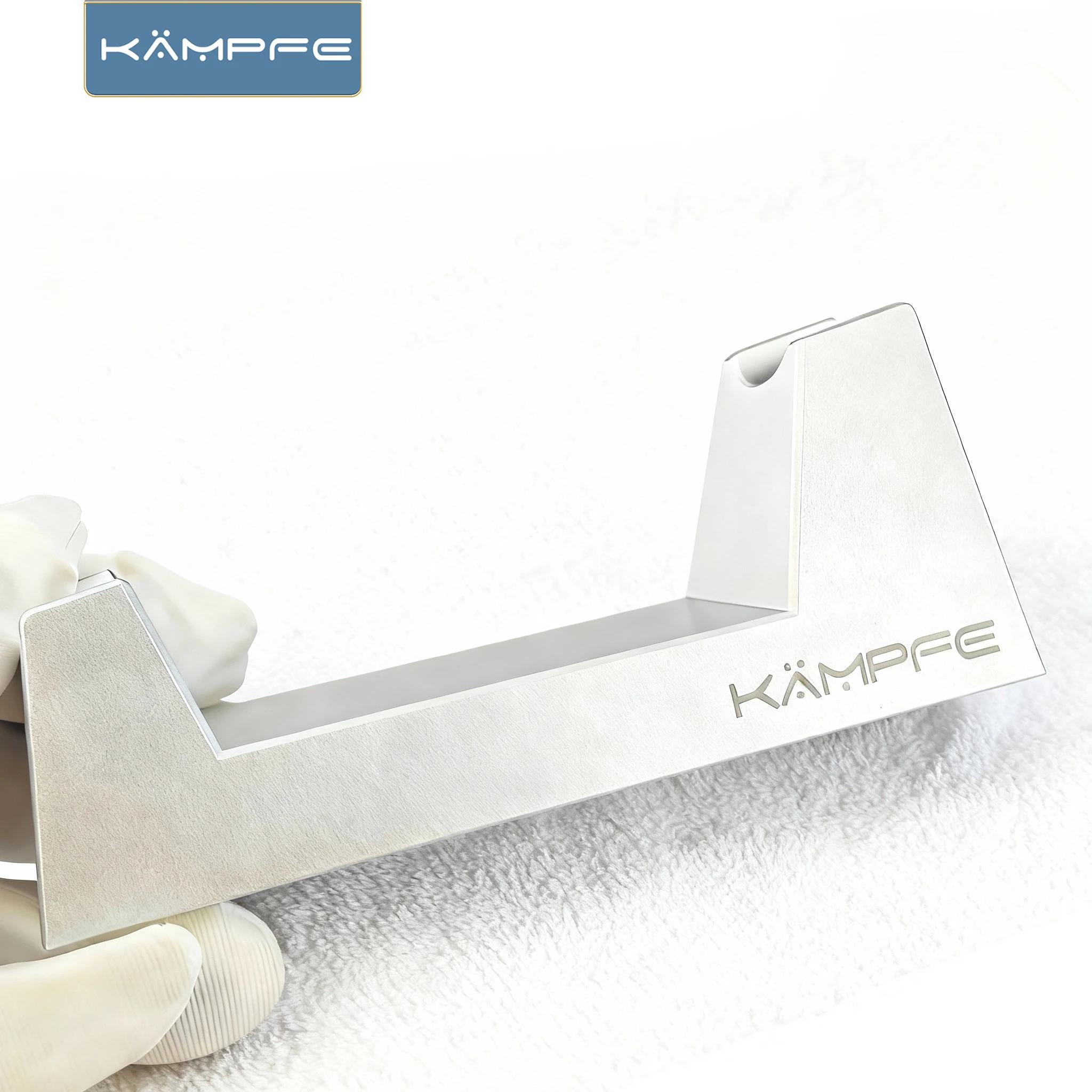 Le support de rasoir KAMPFE en aluminium léger et durable convient à une variété de rasoirs.