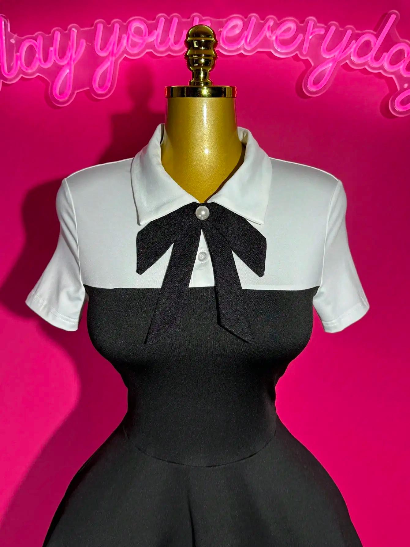 Mini robe bloc de couleur avec nœud papillon et col polo avec ourlet à volants, coupe trapèze pour u