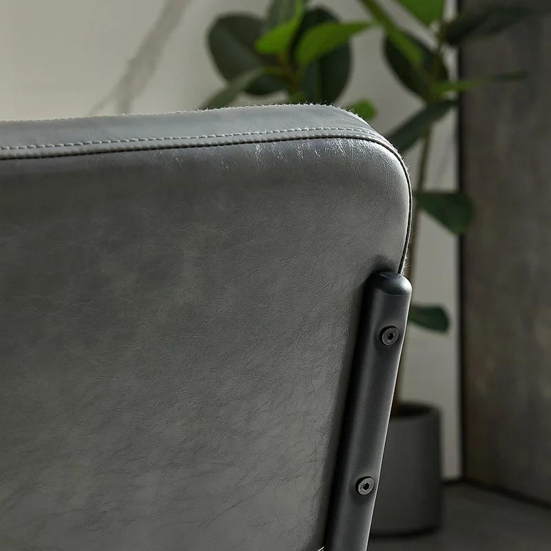 Chaise de salle à manger en cuir PU, gris clair, style simple moderne, tuyau en métal noir, meubles