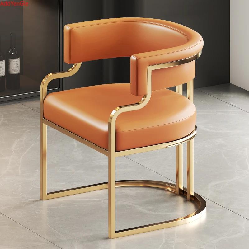 Chaises de salle à manger design beige avec pieds dorés, chaises de canapé tendance, chaises de luxe